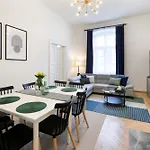 Wawelove Spacious 3 Bedroom Apt 1 Min To Main Sq!